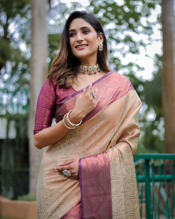 Pista_Green_Kanjivaram_Silk_Saree_With_Copper_Zari_Work_With_Blouse_Piece_Attached